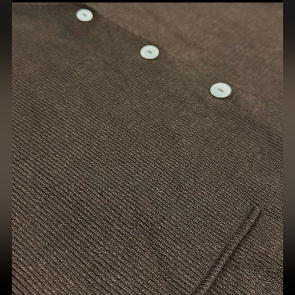 MADE IN ITALY CHIC KNIT BUTTON DOWN VEST - Picture 3 of 3